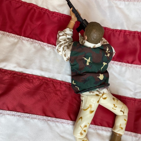 Army Soldier doing the Combat Crawl - Picture 6 of 8